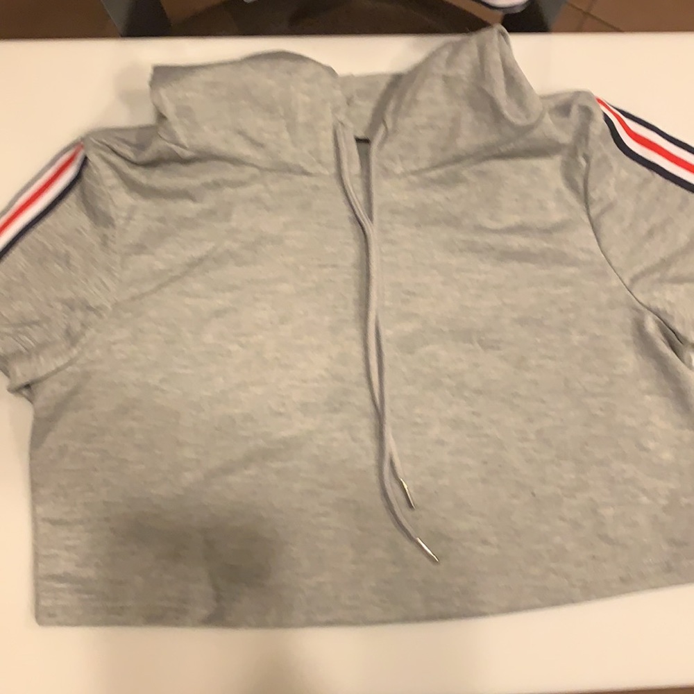 💋 2 PIECE CROPPED HOODIE AND SKIRT SIZE MEDIUM - Picture 3 of 4